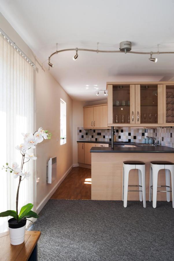 Chestnut Contractor Stays Wellingborough Bagian luar foto
